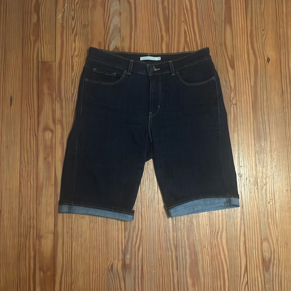 EUC Levi’s Dark Wash Bermuda Denim Jean Shorts Size 28